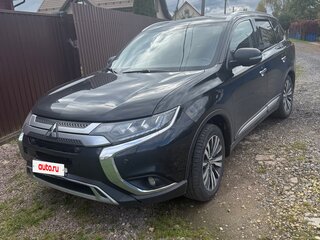 2020 Mitsubishi Outlander III Рестайлинг 3, чёрный, 1720000 рублей, вид 1