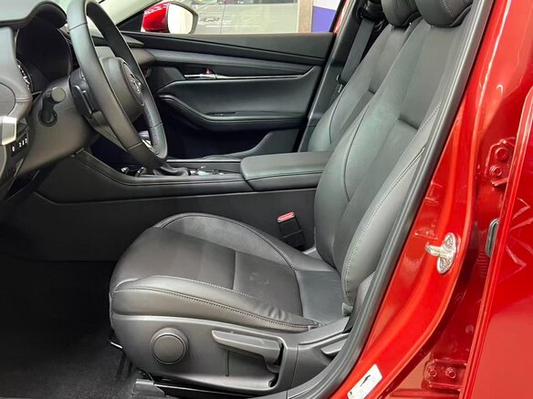 2023 Mazda 3 Axela IV (BP), красный, 1340000 рублей - вид 8