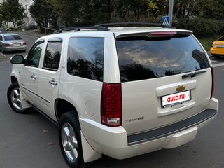 2013 Chevrolet Tahoe 6AT III, белый, 3099000 рублей, вид 2