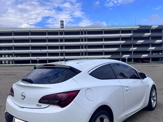 2013 Opel Astra GTC J Рестайлинг, белый, 750000 рублей, вид 1