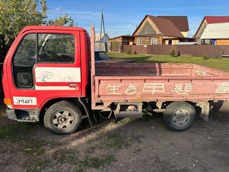 1993 Nissan Atlas, красный, 650000 рублей, вид 3