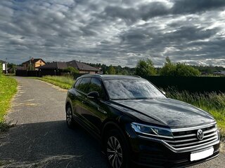 2019 Volkswagen Touareg III, чёрный, 4490000 рублей, вид 5