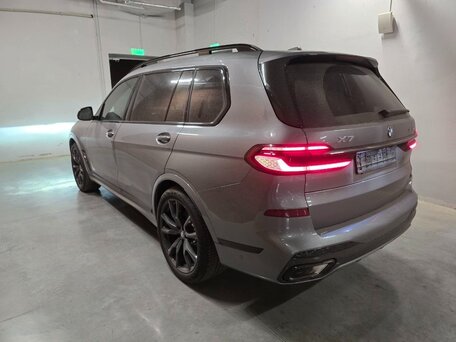 2025 BMW X7 40d I (G07) Рестайлинг, серый, 17000000 рублей, вид 4
