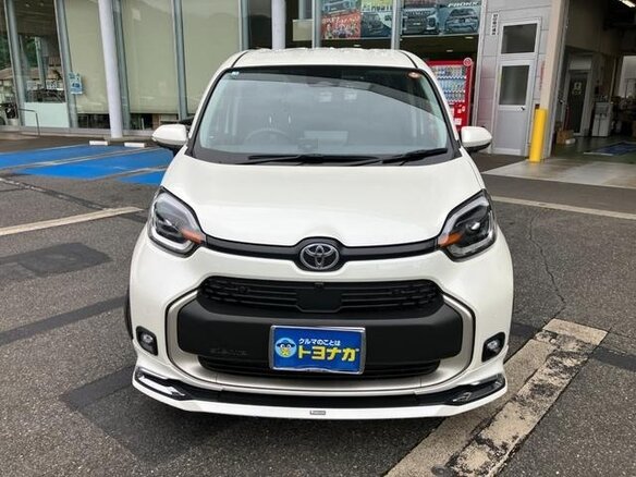 2023 Toyota Sienta III, белый, 1290000 рублей - вид 1