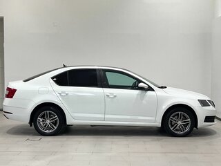 2017 Skoda Octavia III (A7) Рестайлинг, белый, 1320000 рублей, вид 5
