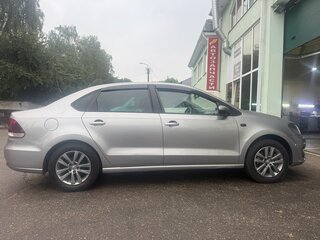 2019 Volkswagen Polo V Рестайлинг, серебристый, 1130000 рублей, вид 2