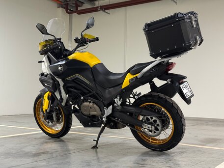 2025 QJMotor SVT 650 X, чёрный, 670000 рублей, вид 5