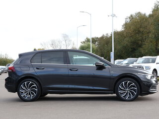 2021 Volkswagen Golf VIII, серый, 2690000 рублей, вид 4