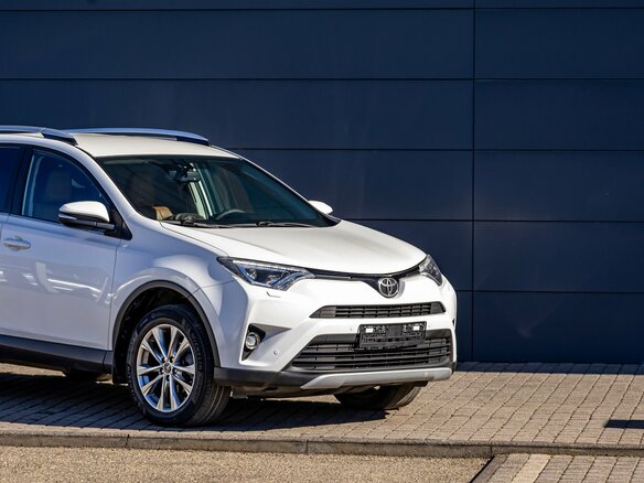 2017 Toyota RAV4 IV (XA40) Рестайлинг, белый, 1995000 рублей - вид 7
