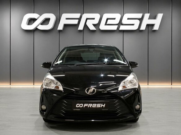 2017 Toyota Vitz III (XP130) Рестайлинг 2, чёрный, 950000 рублей - вид 2