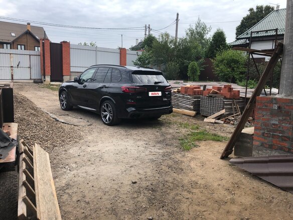2019 BMW X5 40i IV (G05/G18), чёрный, 9000000 рублей - вид 4