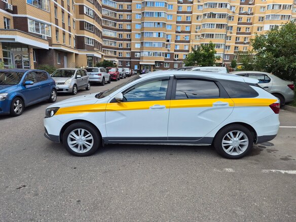 2019 Lada (ВАЗ) Vesta SW I, белый, 625000 рублей - вид 1