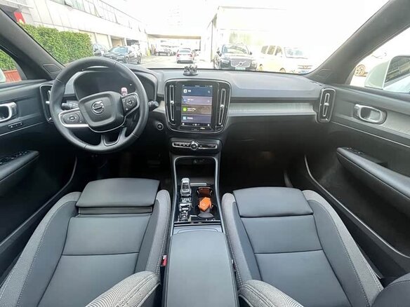 2024 Volvo XC40 I Рестайлинг, белый, 2985547 рублей - вид 6