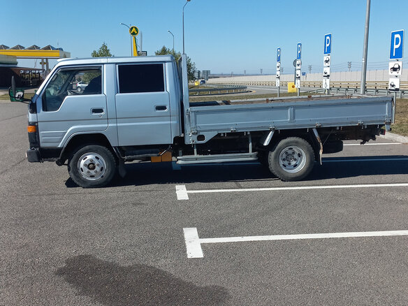 1991 Toyota Dyna, серый, 1100000 рублей - вид 24