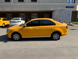 2018 Skoda Rapid I Рестайлинг, жёлтый, 480000 рублей, вид 4