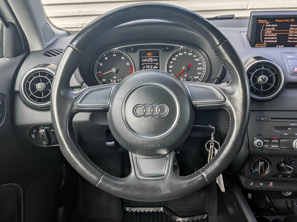 2012 Audi A1 I (8X), белый, 1200000 рублей - вид 20