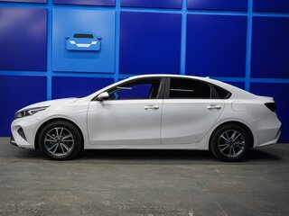 2021 Kia K3 II Рестайлинг, белый, 2050000 рублей, вид 3