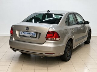 2018 Volkswagen Polo V Рестайлинг, серебристый, 1080000 рублей, вид 4