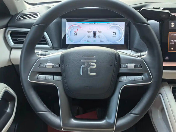 2025 BYD Yuan Up 45.12 kWh, серый, 2040000 рублей - вид 8