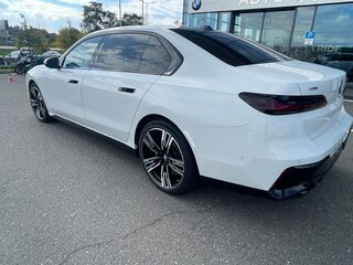 2022 BMW 7 серии 760i xDrive VII (G70), белый, 8000000 рублей, вид 4
