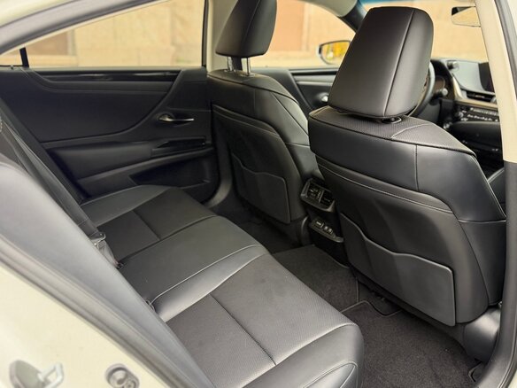 2020 Lexus ES 250 VII, белый, 4450000 рублей - вид 21