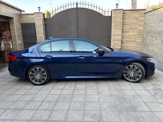2017 BMW 5 серии 520d xDrive VII (G30/G31/G38), синий, 3900000 рублей, вид 4