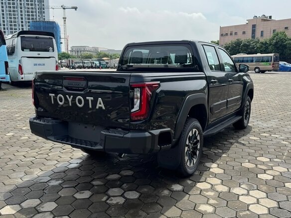 2026 Toyota Hilux IX, чёрный, 7000000 рублей - вид 4