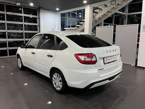 2019 Lada (ВАЗ) Granta I Рестайлинг, белый, 725000 рублей - вид 4