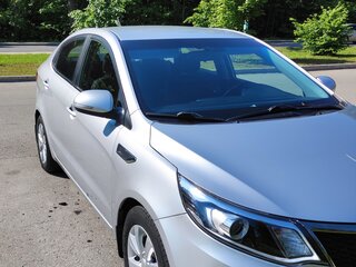 2017 Kia Rio III Рестайлинг, серебристый, 1250000 рублей, вид 3
