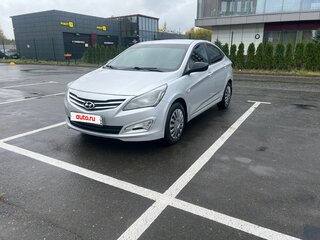 2014 Hyundai Solaris I Рестайлинг, серебристый, 735000 рублей, вид 1