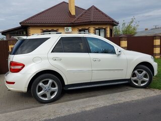 2011 Mercedes-Benz M-Класс 350 II (W164) Рестайлинг, белый, 1500000 рублей, вид 3