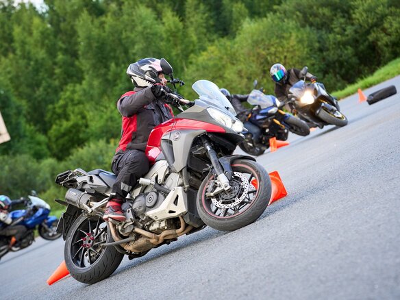 2015 Honda VFR 800X (Crossrunner), красный, 780000 рублей - вид 5