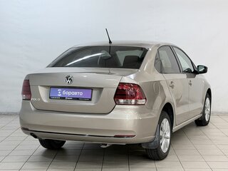 2015 Volkswagen Polo V Рестайлинг, бежевый, 890000 рублей, вид 4