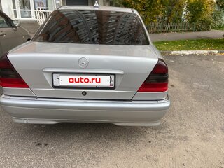 1997 Mercedes-Benz C-Класс 200 I (W202) Рестайлинг, серебристый, 500000 рублей, вид 4