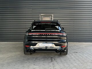 2026 Porsche Cayenne III Рестайлинг, чёрный, 21800000 рублей, вид 4