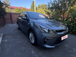 2019 Kia Rio IV, серый, 1450000 рублей, вид 2