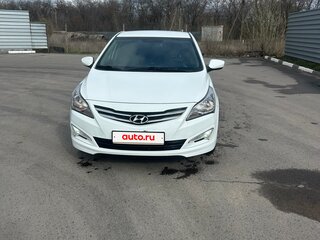 2015 Hyundai Solaris I Рестайлинг, белый, 800000 рублей, вид 1