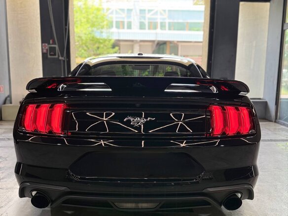 2019 Ford Mustang VI Рестайлинг, чёрный, 3200000 рублей - вид 2