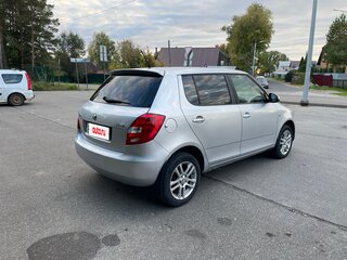 2013 Skoda Fabia II Рестайлинг, серебристый, 750000 рублей, вид 5