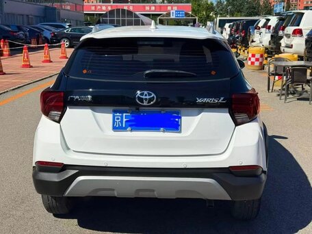 2022 Toyota Yaris L XP150 Рестайлинг, белый, 1200000 рублей, вид 2