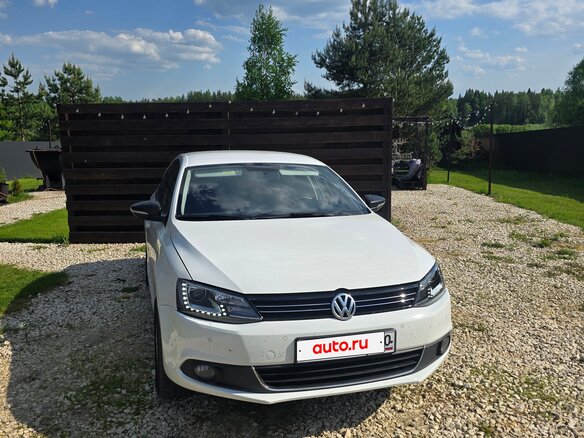 2013 Volkswagen Jetta VI, белый - вид 1