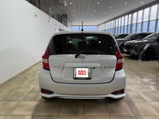 2020 Nissan Note e-Power II Рестайлинг, серебристый, 1300000 рублей, вид 5