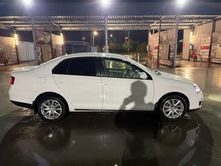 2010 Volkswagen Jetta V, белый, 750000 рублей, вид 2