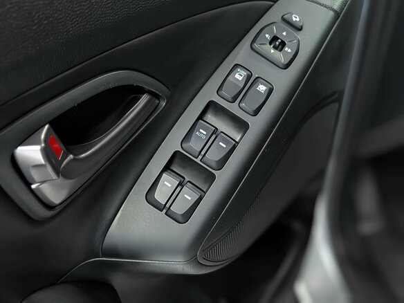 2014 Hyundai ix35 I Рестайлинг, серебристый, 1490000 рублей - вид 19