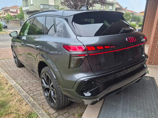 2026 Audi Q3 e-hybrid III (FJ), серый, 6500000 рублей, вид 4