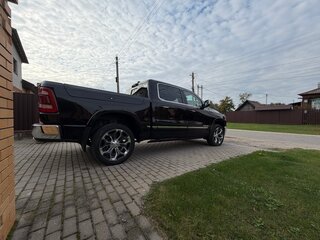 2022 Ram 1500 Crew Cab V, чёрный, 7950000 рублей, вид 4