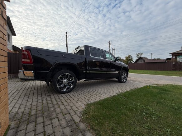 2022 Ram 1500 Crew Cab V, чёрный, 7950000 рублей - вид 3