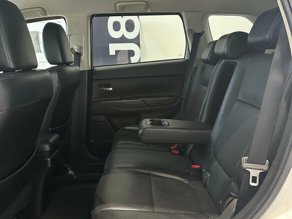 2014 Mitsubishi Outlander III Рестайлинг, белый, 1570000 рублей - вид 24