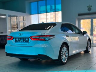 2020 Toyota Camry VIII (XV70), белый, 2749000 рублей, вид 3