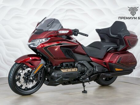 2025 Honda GL 1800 Gold Wing, красный, 3599000 рублей, вид 3